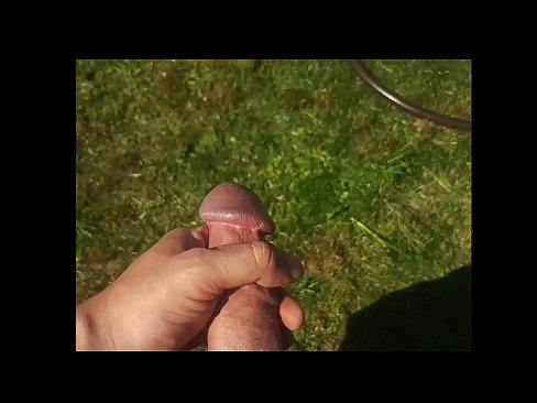 ❤️ Hottie si fa scopare a figa rosa è cums cun un squirt in un giardinu d'estate Video sessu à co.shufflesex.ru